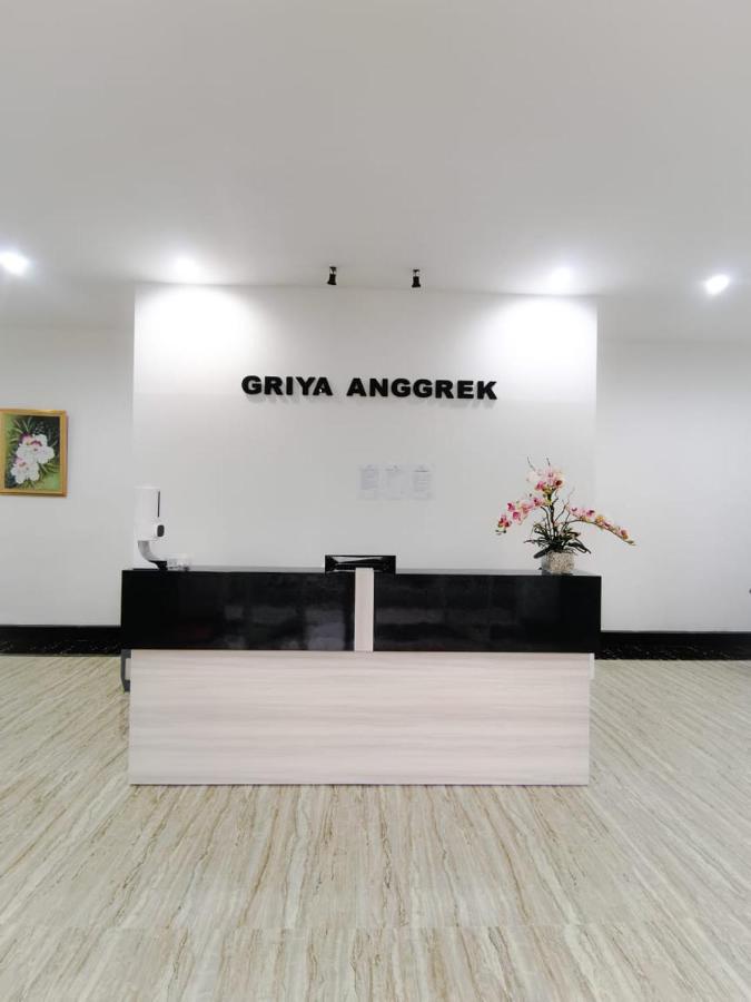 Griya Anggrek Hotel Trenggalek Kültér fotó